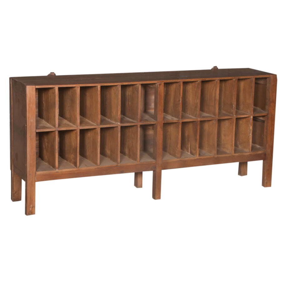 Étagère à livres à 24 compartiments fabriquée à la main