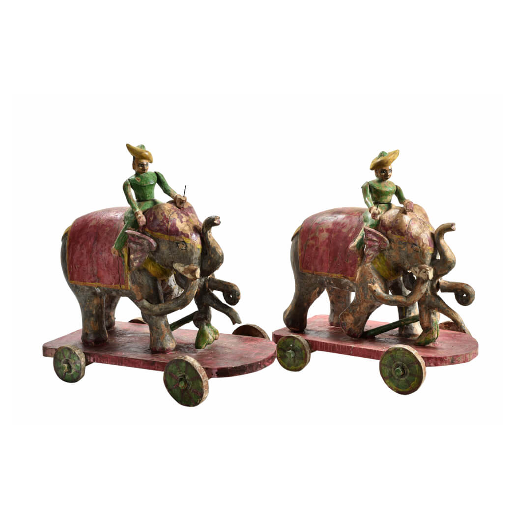 Éléphant en teck fabriqué à la main