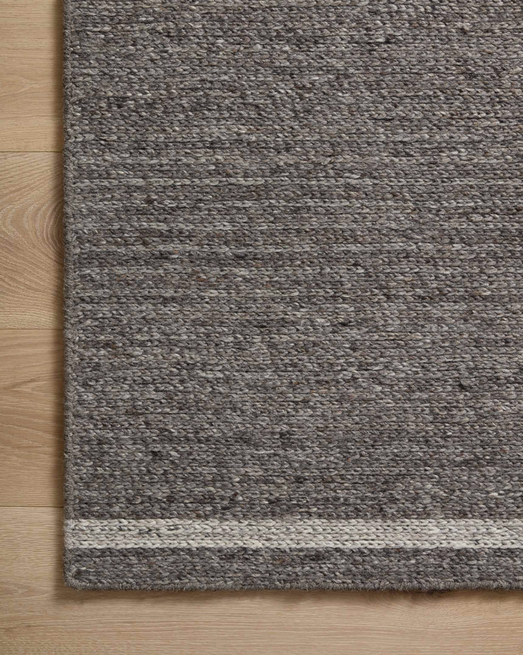 Tapis Ashby Magnolia Home By Joanna Gaines x Loloi en granit/argent