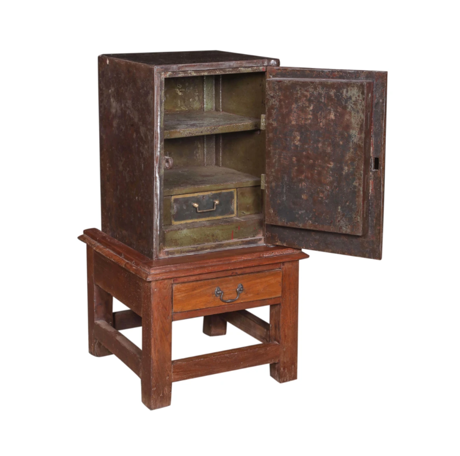 Casier en fer avec support en bois