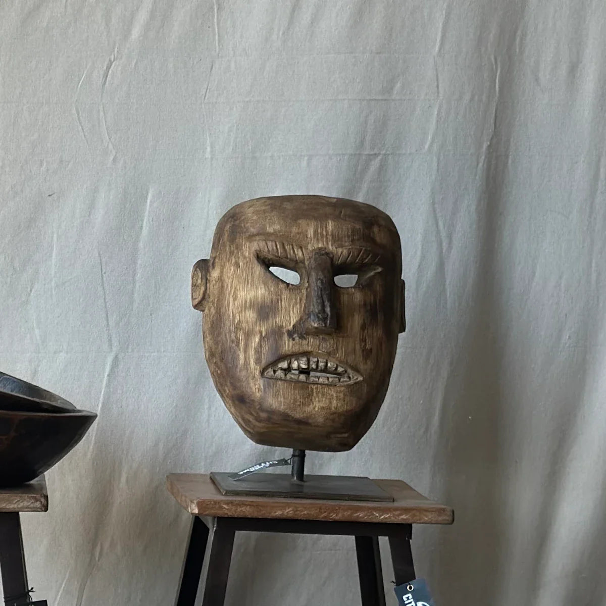 Masque artisanal en teck